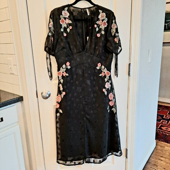 NEW Topshop Patterned Black V-Neck Sheer Midi Dress with Embroidery, Size 12 - Picture 3 of 11